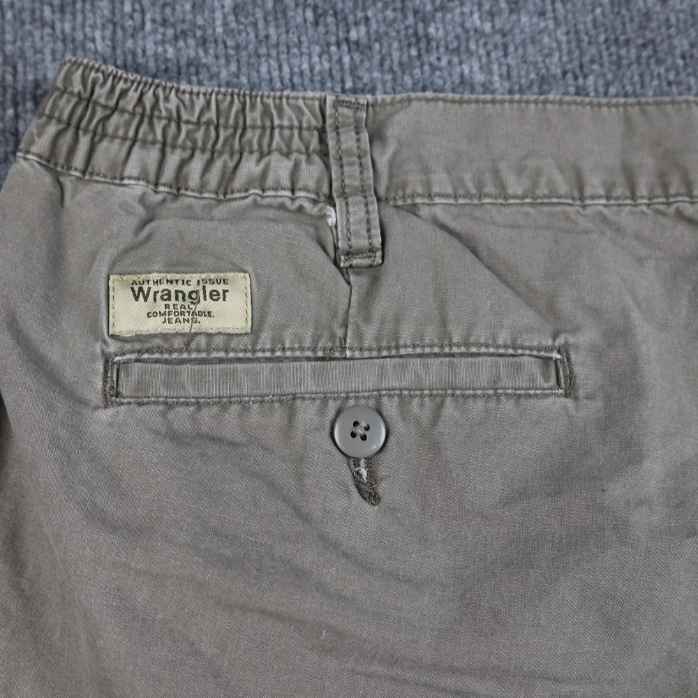Wrangler Shorts Mens 42 Khaki Chino Pleated Elastic Waist Zip Fly Cotton Casual